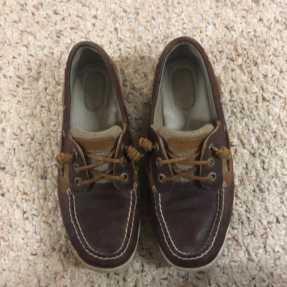 Brown sperrys
